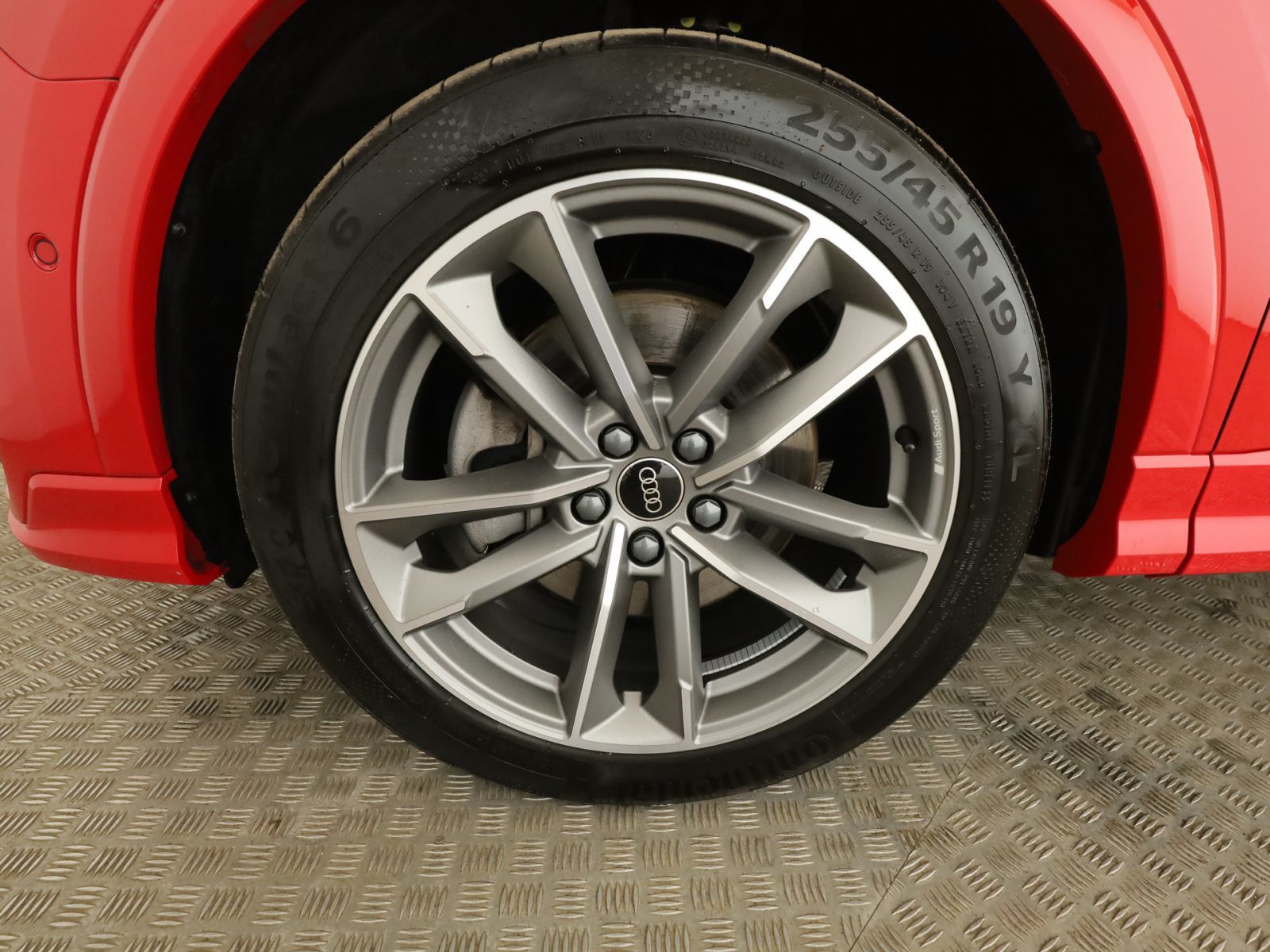 Audi Q3 40 TDI quattro S line M - Samsaru's Car Outlet