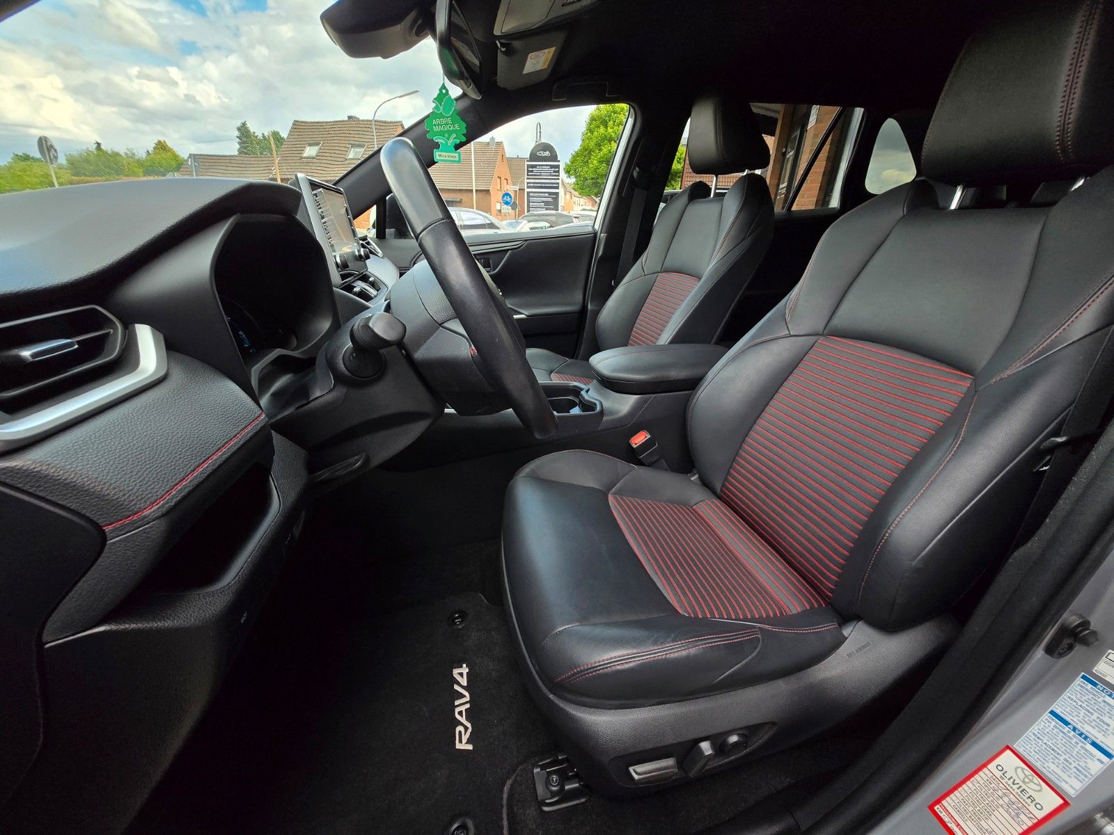 Toyota RAV 4 Hybrid Plug-in - Samsaru's Car Outlet