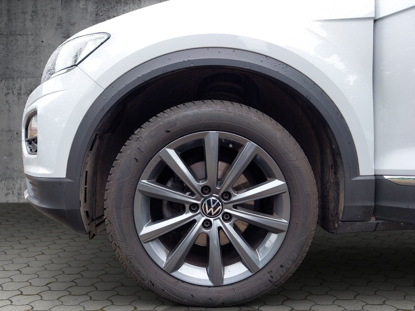 Volkswagen T-Roc 1.5 TSI - Samsaru's Car Outlet