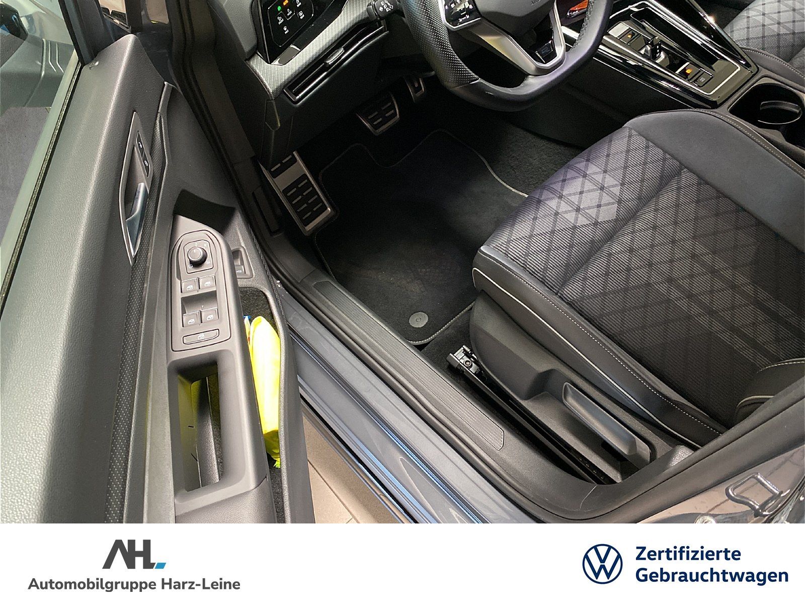 Volkswagen Golf Variant VIII 2.0 TDI R-Line - Samsaru's Car Outlet