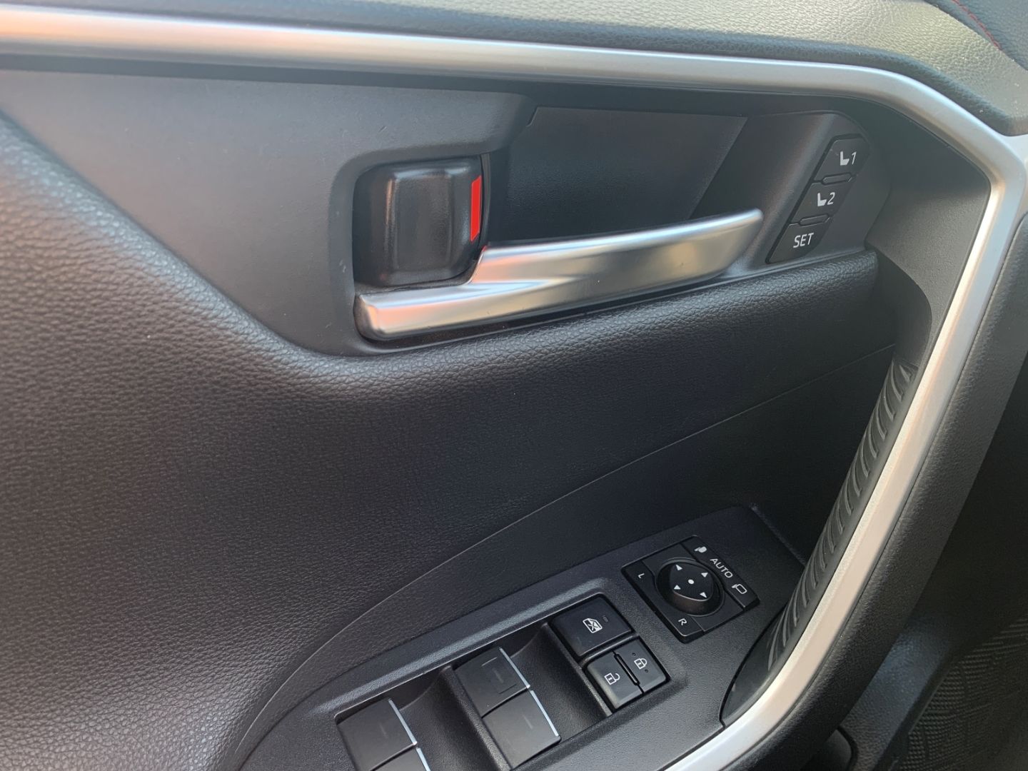 Toyota RAV 4 Plug-in Hybrid 4x4 - Samsaru's Car Outlet