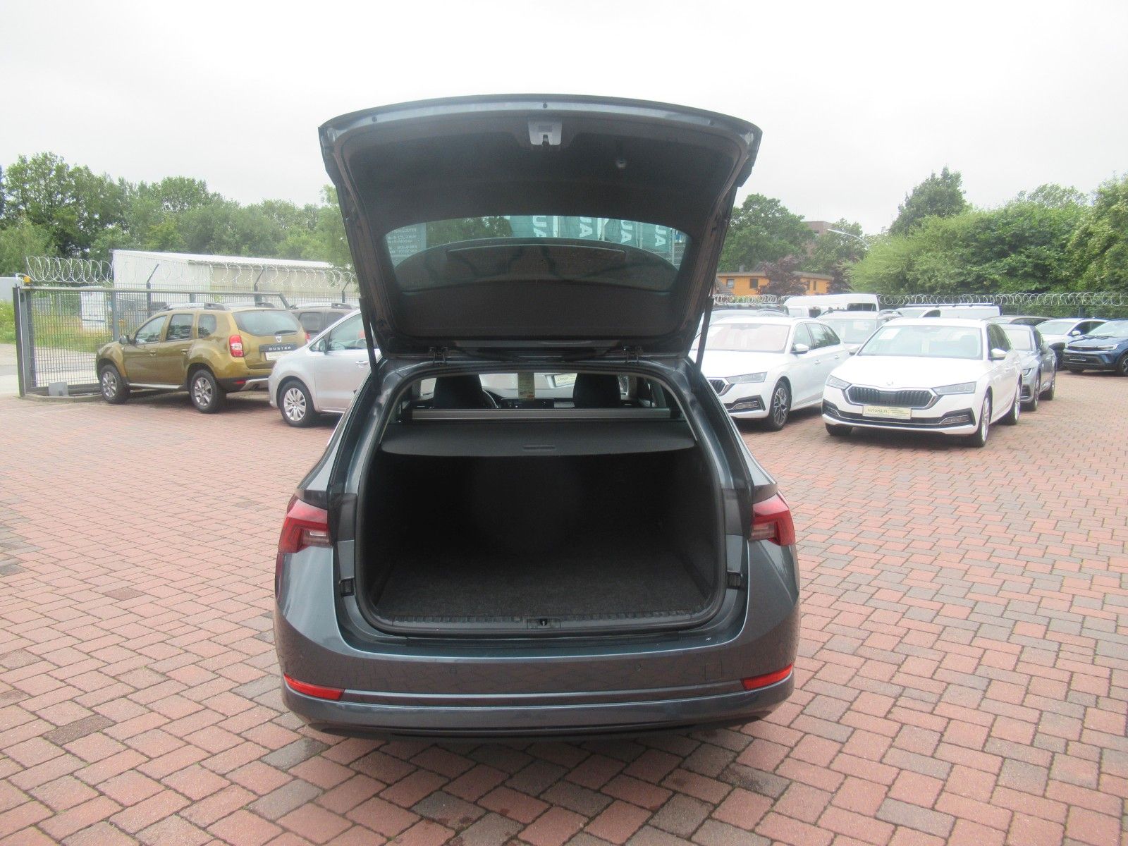 Skoda Octavia Combi Style iV - Samsaru's Car Outlet