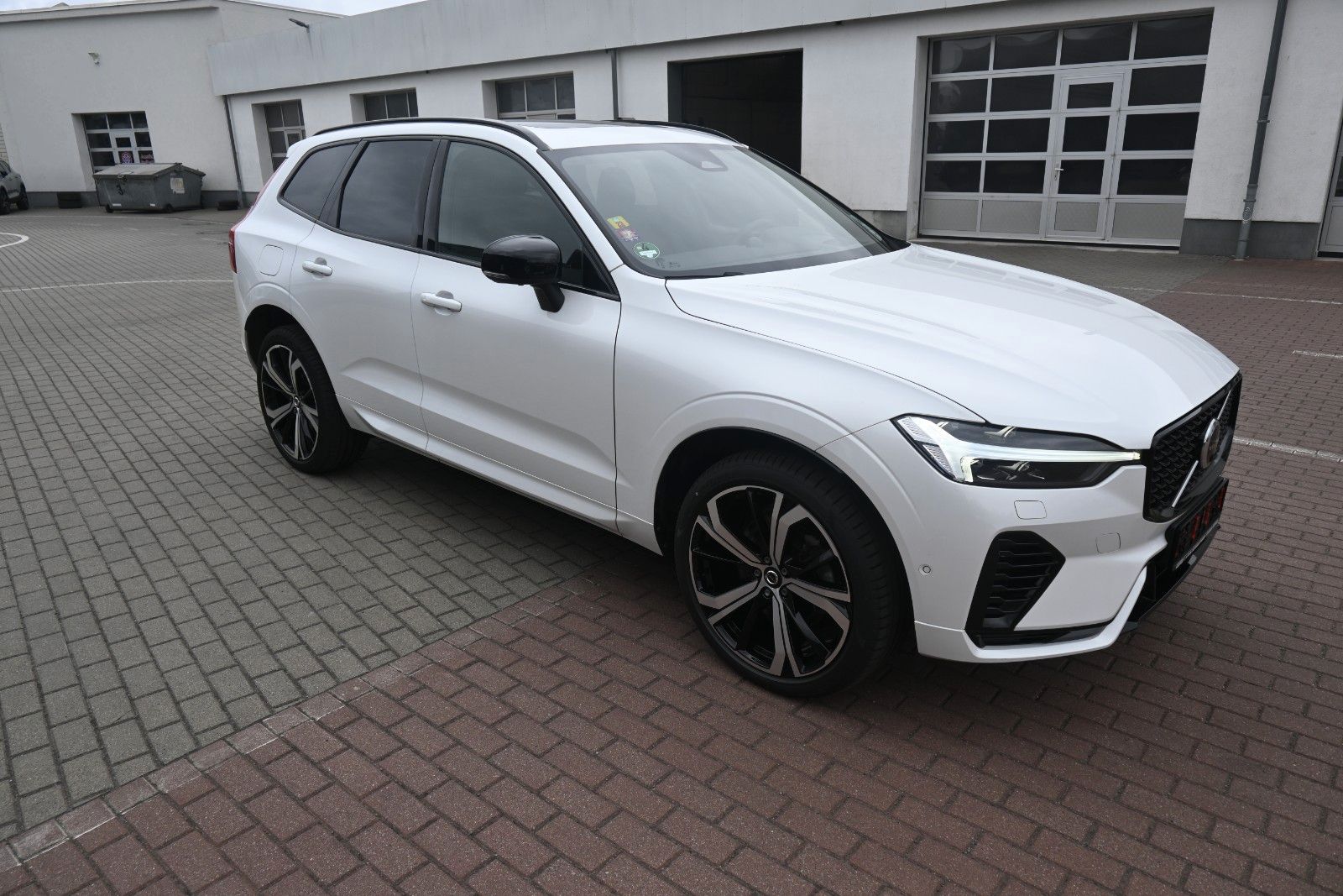 Volvo XC60 T8 PHEV Ultimate Dark*LUFT*360°*ACC*AHK*