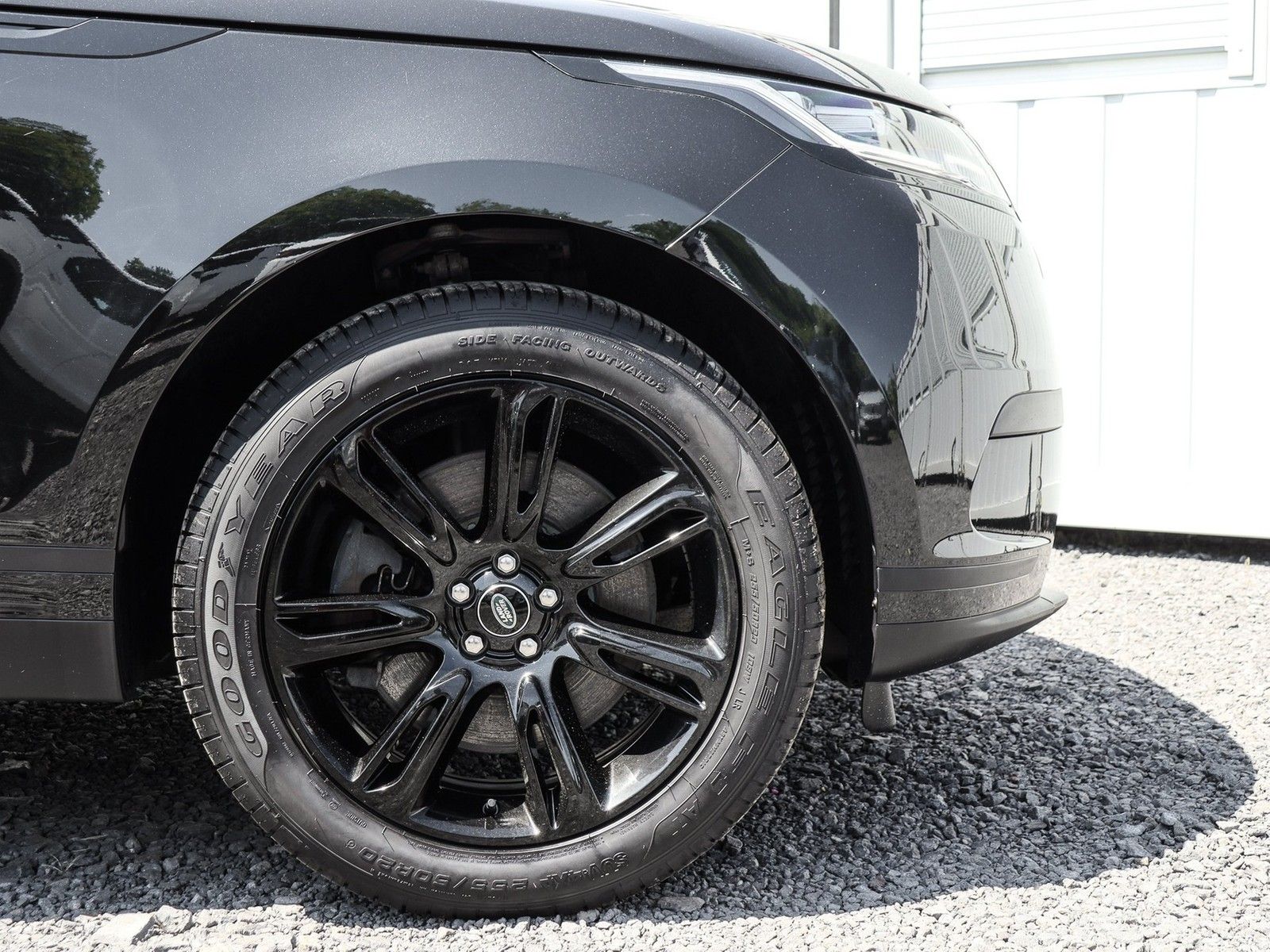 Range Rover Velar P400e Hybrid S - Samsaru's Car Outlet