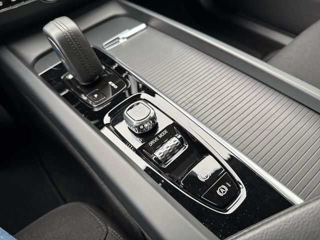 Volvo XC60 2.0 PHEV R-Design Expression Recharge Plug-