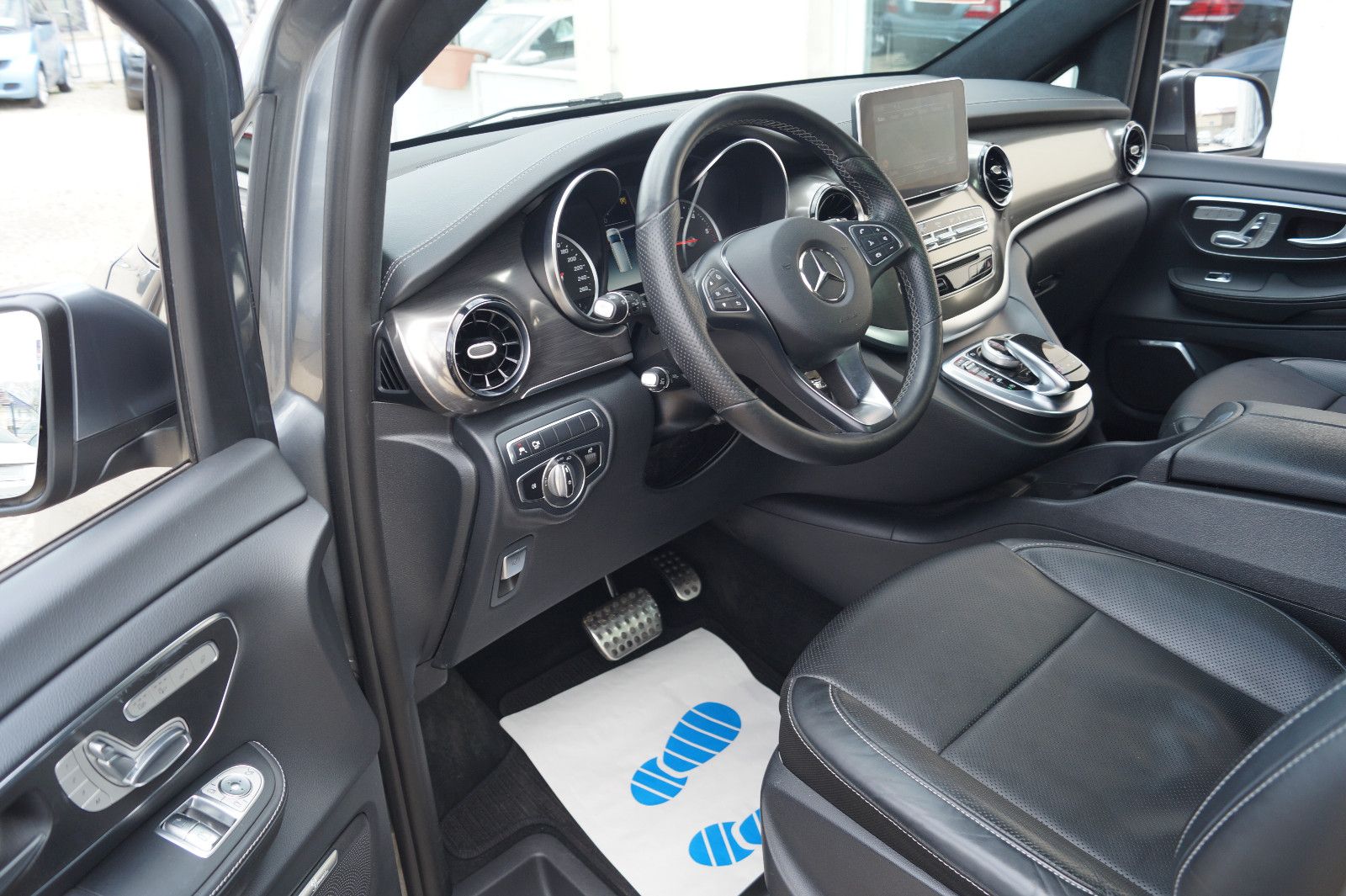 Mercedes-Benz V 300 D EXCLUSIVE EDITION - Samsaru's Car Outlet