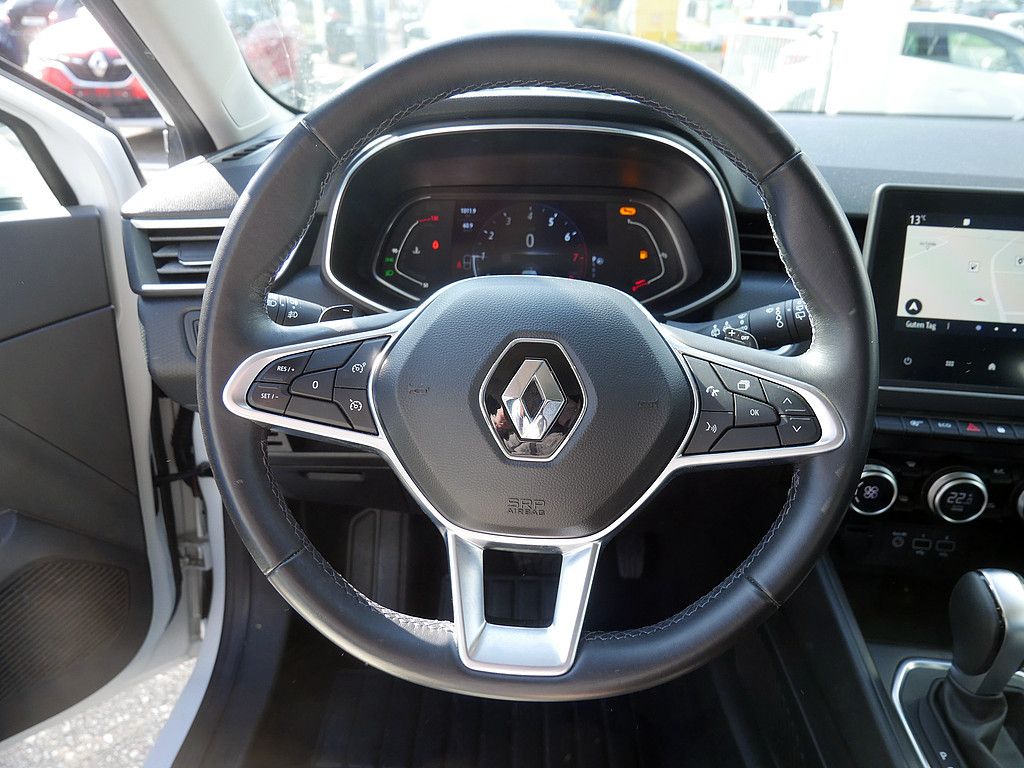 Renault Clio Intens TCe 130 EDC - Samsaru's Car Outlet