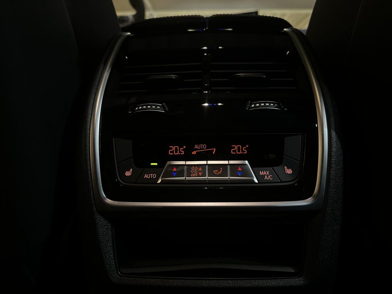 BMW X6 xDrive40d M Sport Pro Bowers Massage AHK 22"