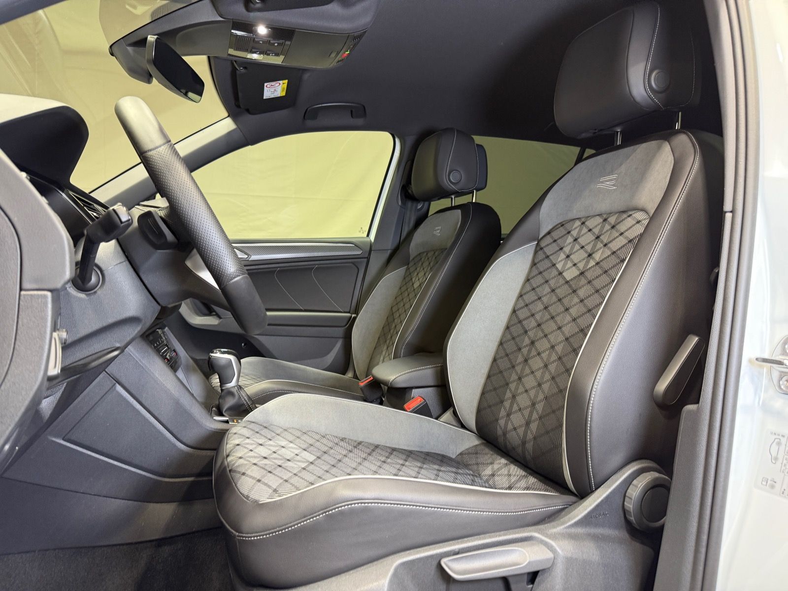 Volkswagen Tiguan R-Line 1.5 TSI DSG - Samsaru's Car Outlet