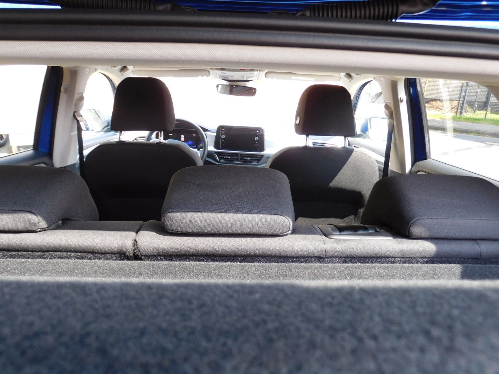 Volkswagen T-Roc Life DSG - Samsaru's Car Outlet