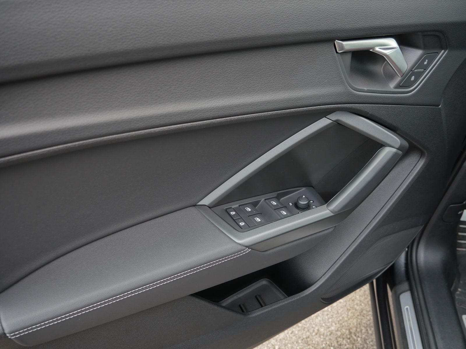 Audi Q3 40 TFSI qu. S line - Samsaru's Car Outlet