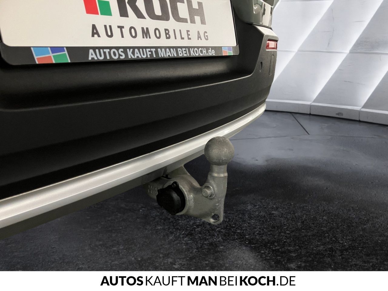 Volvo XC40 B3 DKG Core AHK LED SHZ/LHZ NAVI PDC/CAM!