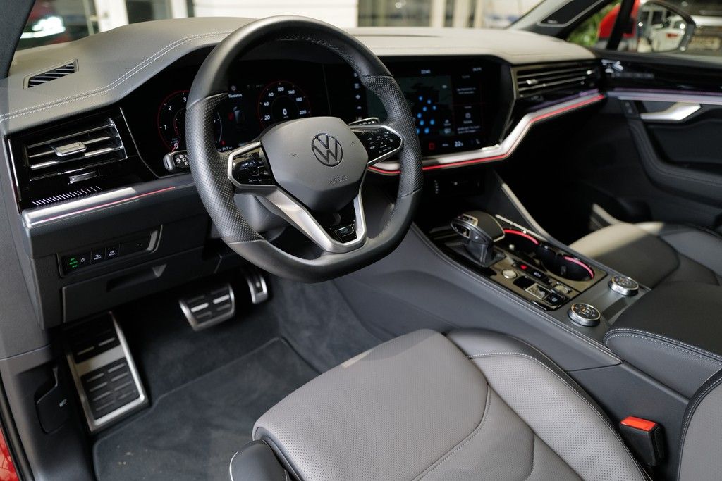 Volkswagen Touareg 3.0TDI R-Line - Samsaru's Car Outlet