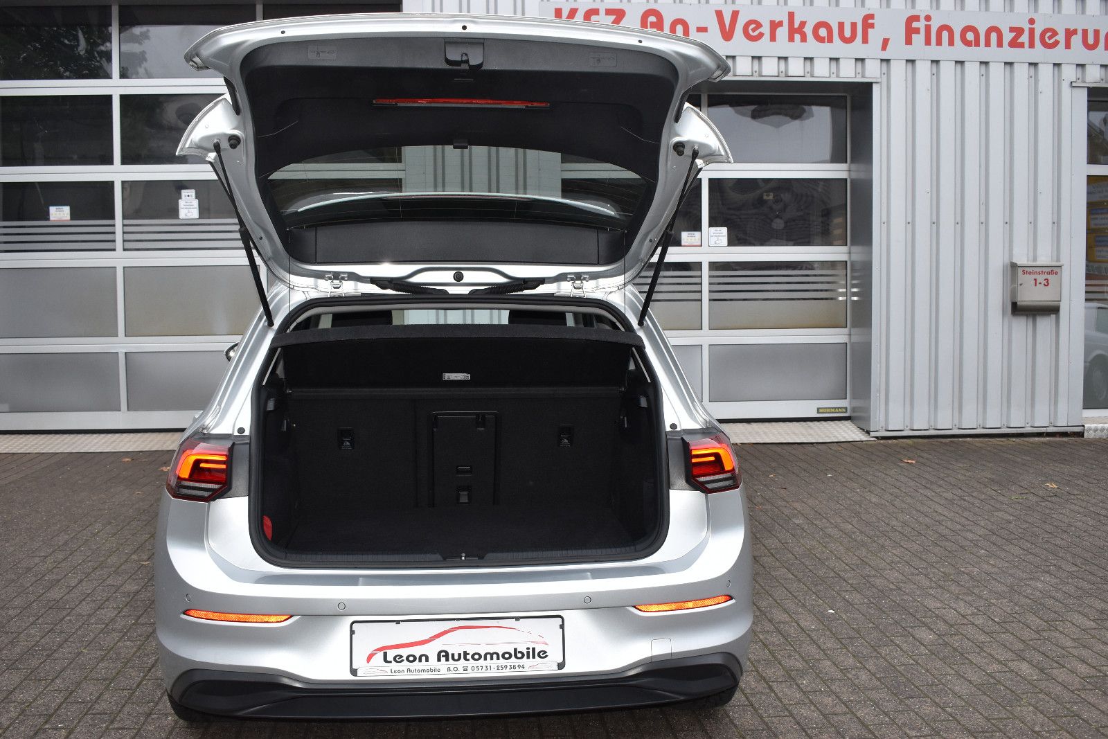 Volkswagen Golf VIII Life - Samsaru's Car Outlet