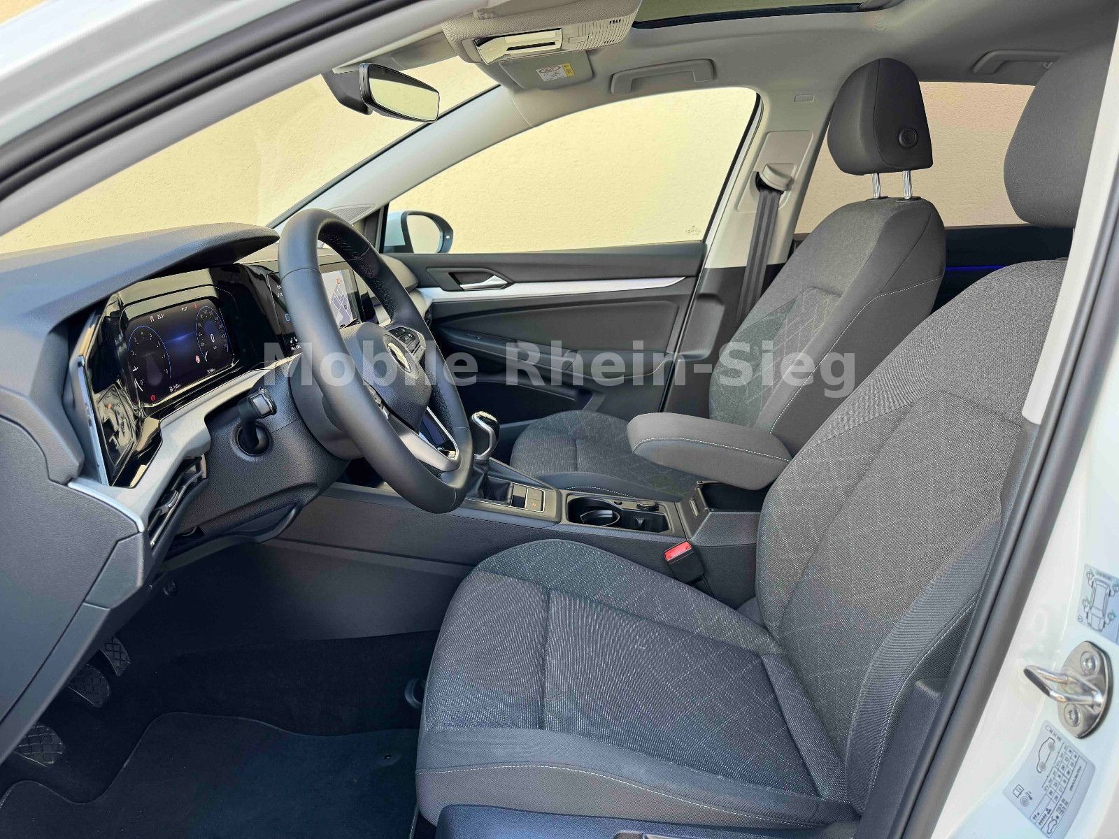 Volkswagen Golf VIII Lim. Life - Samsaru's Car Outlet
