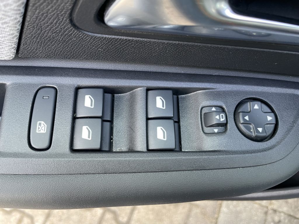 Citroën C4 BlueHDi 130 Stop&Start EAT8 SHINE