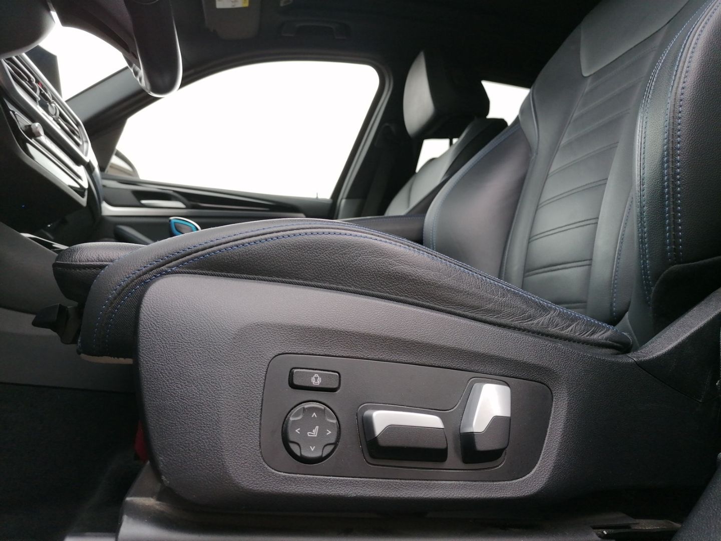 BMW iX3 Impressive Sportpaket 20''  HUD AHK Laser H&