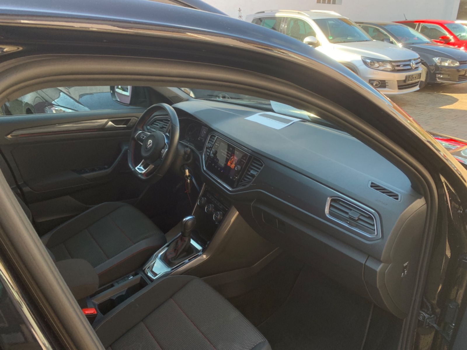 Volkswagen T-Roc Sport DSG - Samsaru's Car Outlet