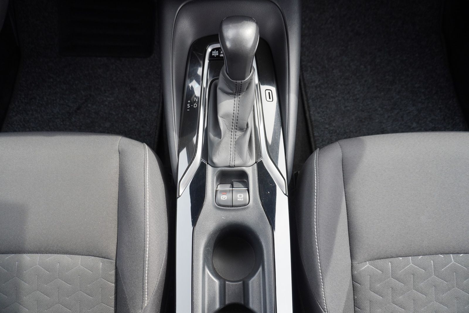 Toyota Corolla 2.0 Hybrid Lounge - Samsaru's Car Outlet