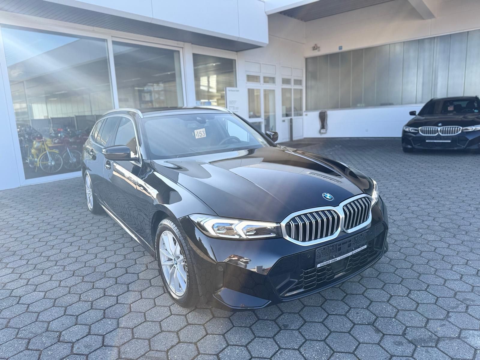 BMW 330 e Touring M-Sport - Samsaru's Car Outlet