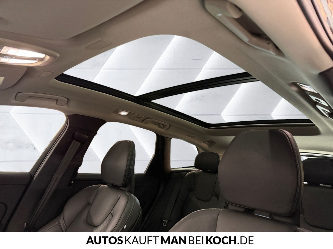 Volvo XC60 T6 Recharge AWD Plus Dark AHK PANO STDHz!