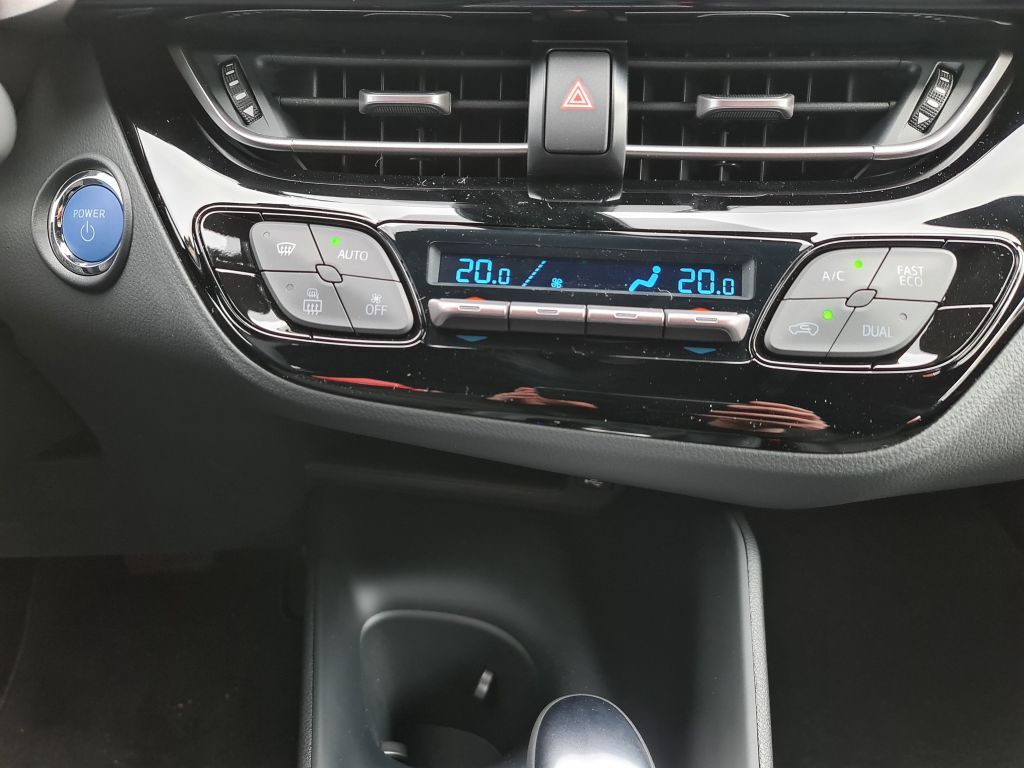 Toyota C-HR Hybrid Flow - Samsaru's Car Outlet