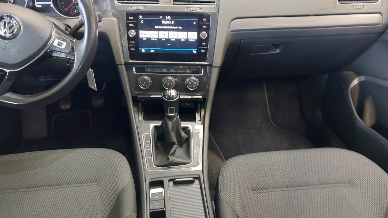 Volkswagen Golf 7 Var. 1.6 TDI COMFORTLINE - Samsaru's Car Outlet