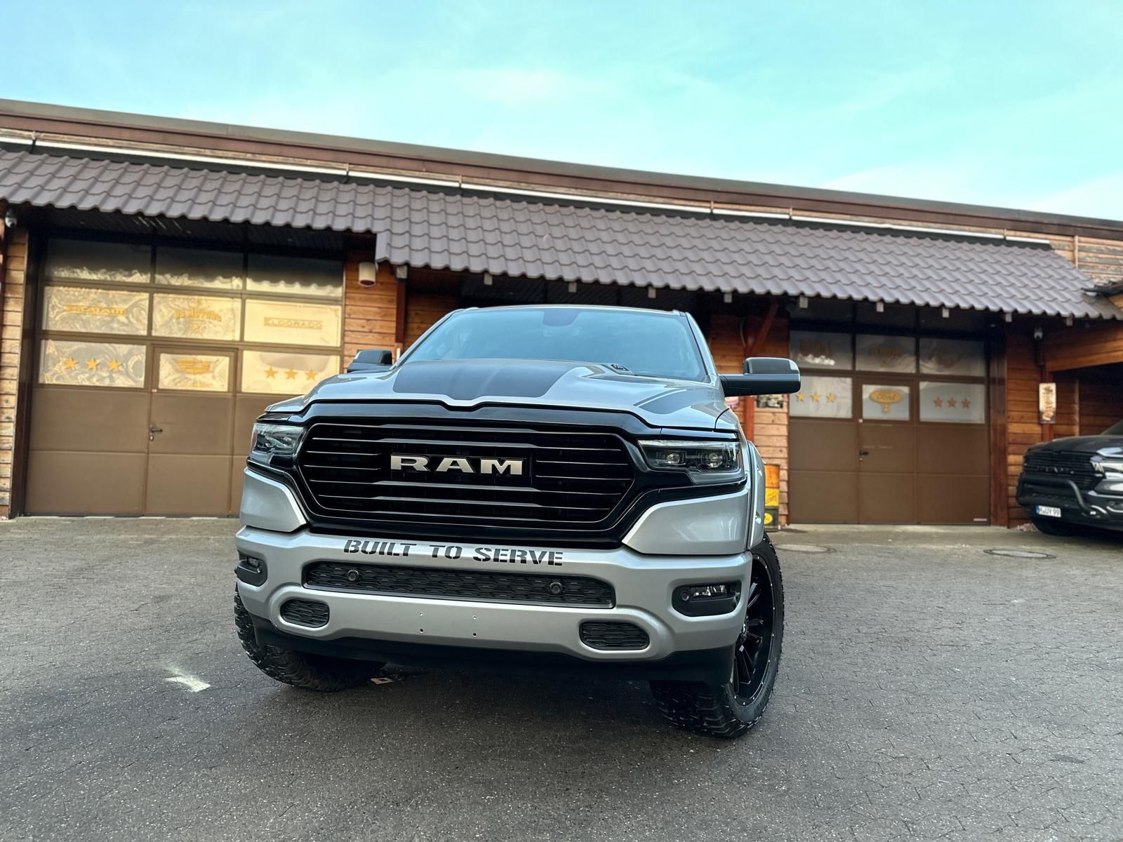 Dodge BUILT TO SERVE*4X4*OFF-ROAD*BÜGEL*AHK*NAVI*SERVI