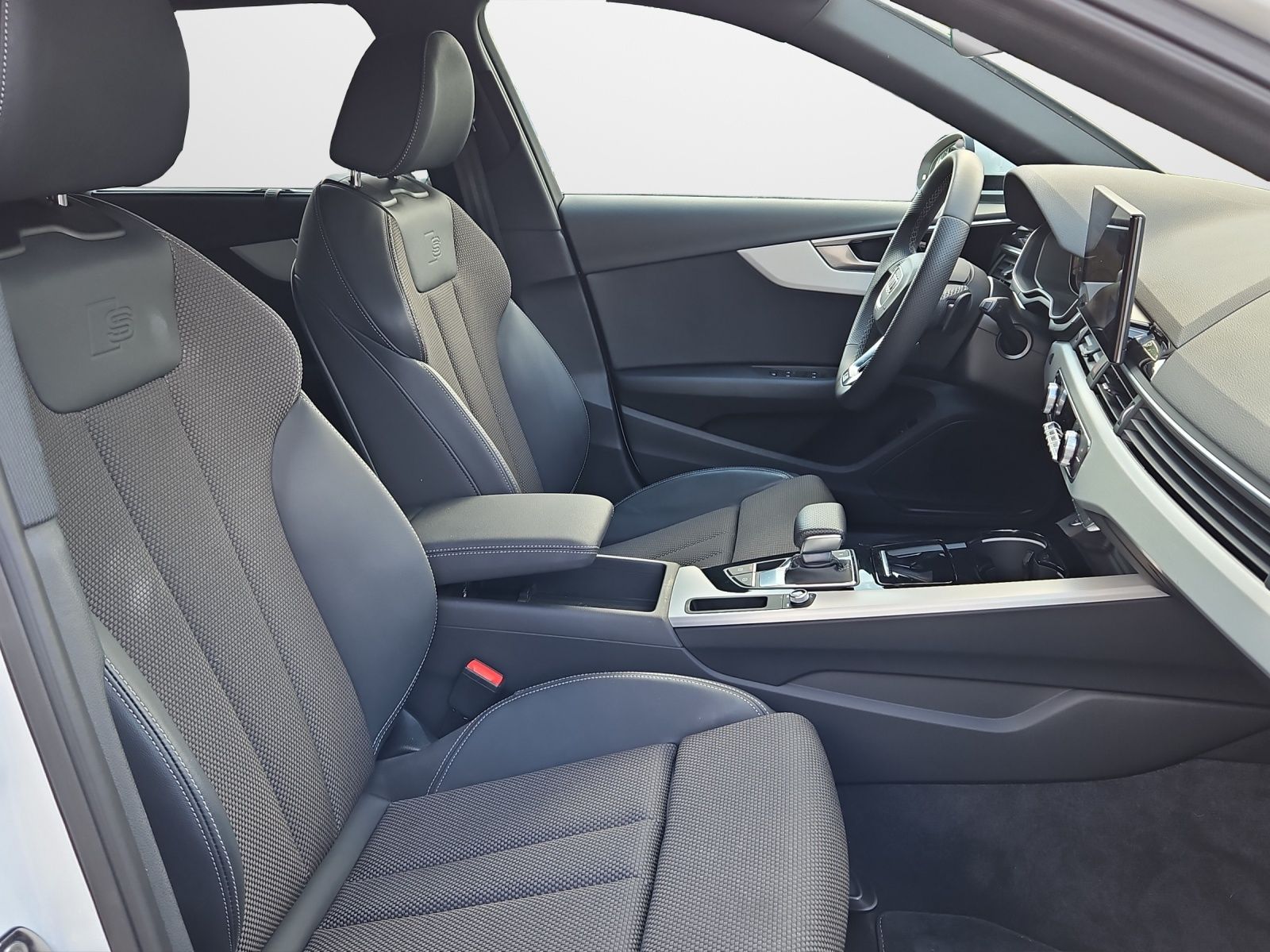 Audi A4 Avant 35 TFSI S tronic S line - Samsaru's Car Outlet