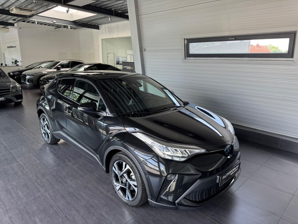Toyota C-HR 1.8 Hybrid Team - Samsaru's Car Outlet