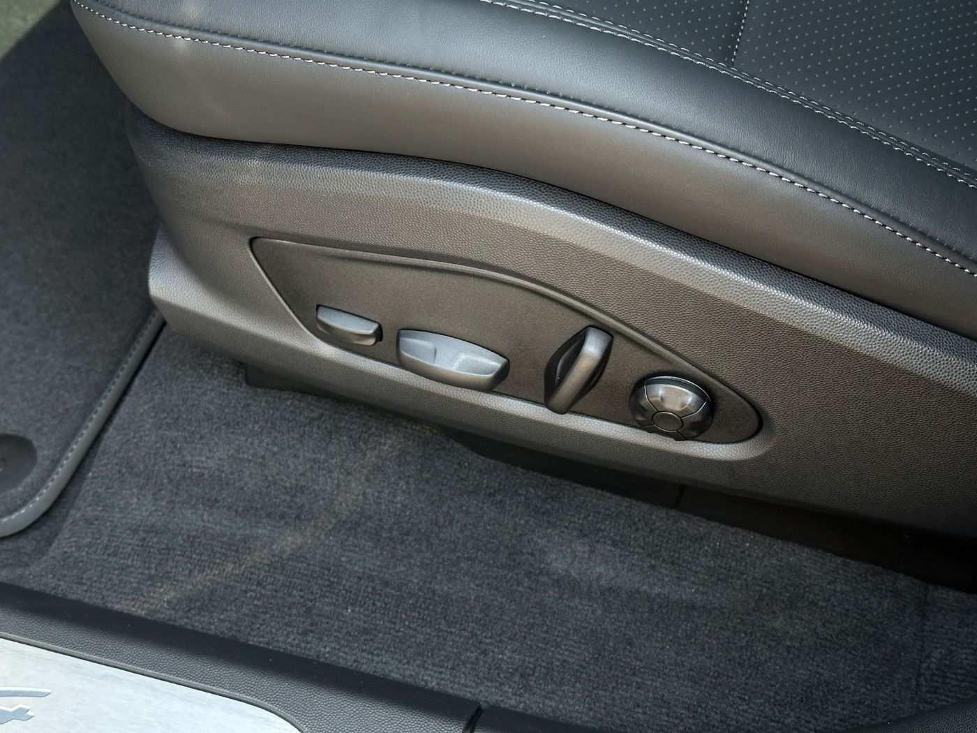 Porsche Macan 4 - Samsaru's Car Outlet