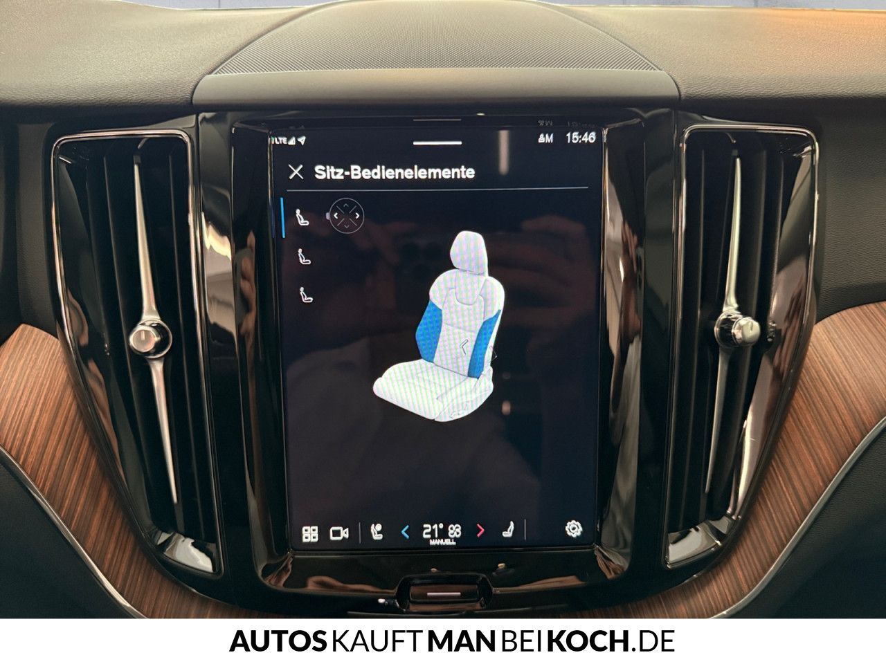 Volvo XC60 T6 Recharge AWD Plus PANO AHK STDHz V-LED!