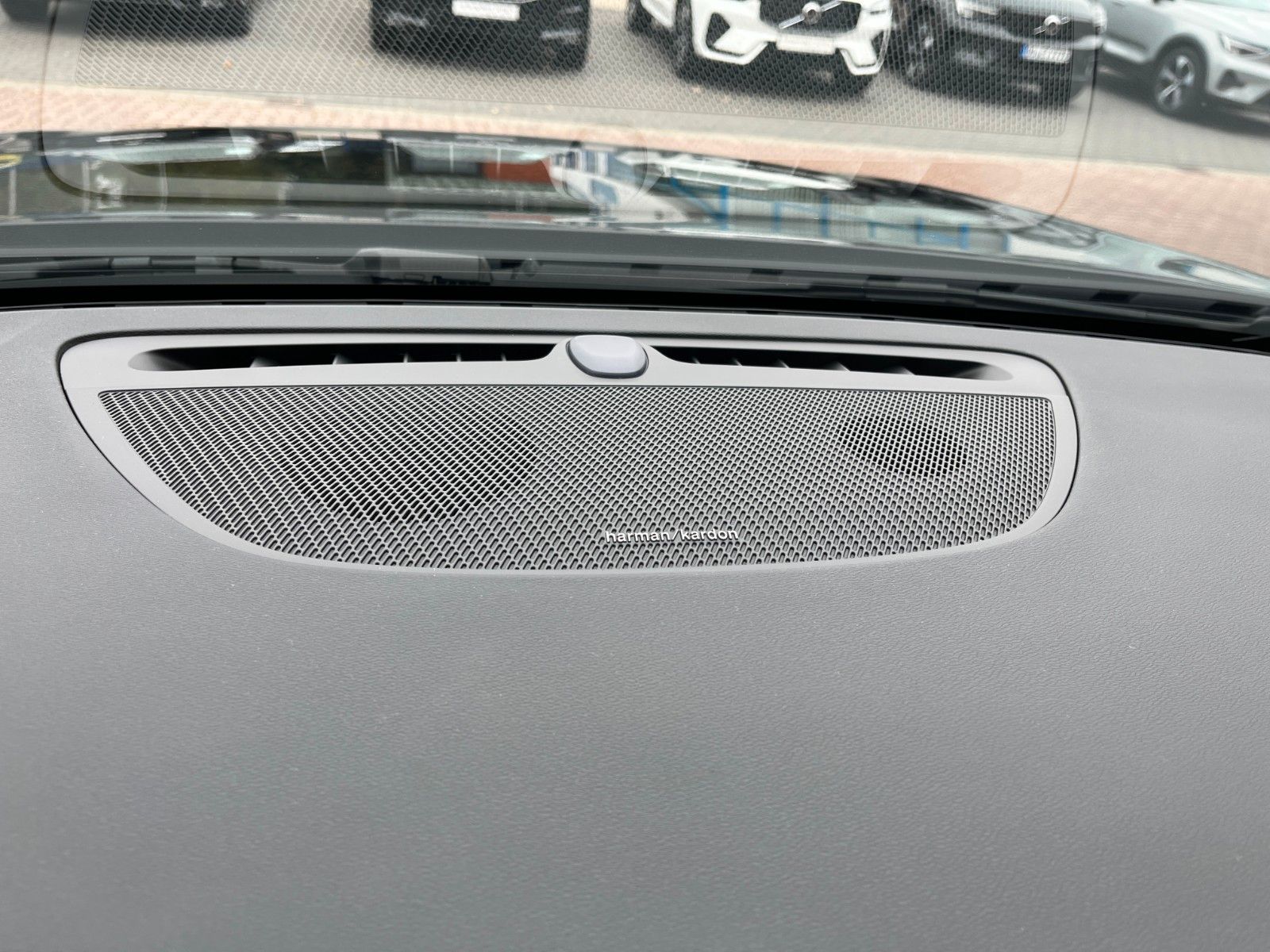 Volvo V60 T6 AWD Plug-in Hybrid Plus Dark Auto