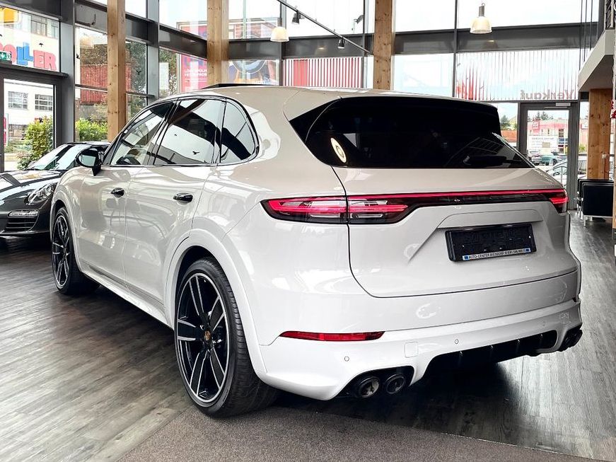 Porsche Cayenne Turbo Sport Design Kreide Approved 201T€