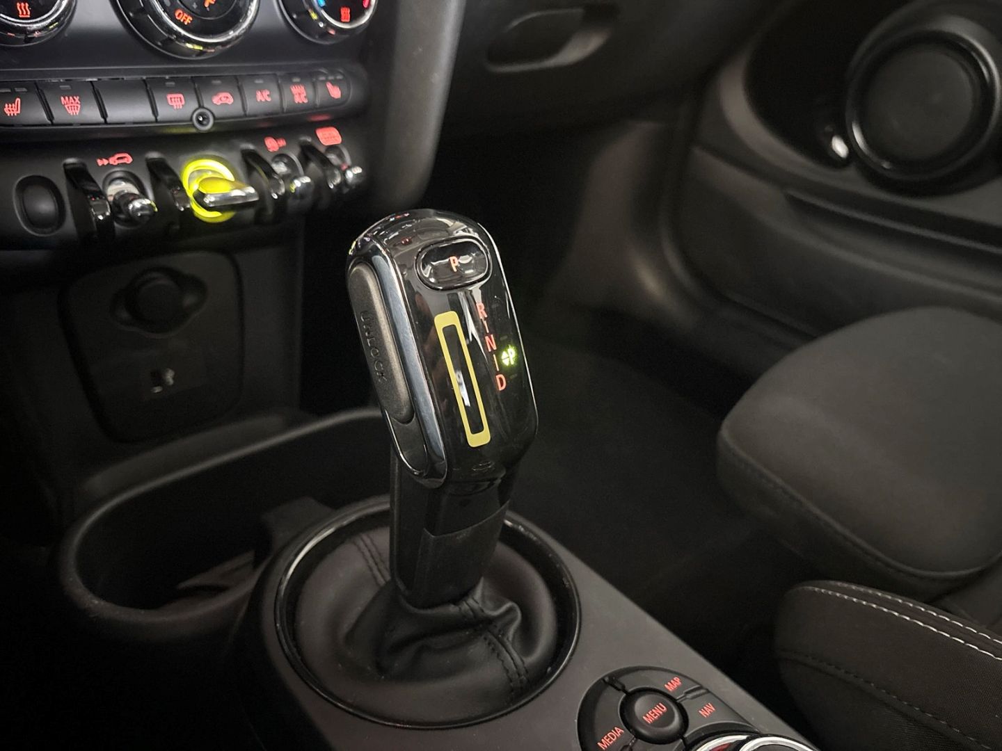 MINI Cooper SE Essential Trim - Samsaru's Car Outlet