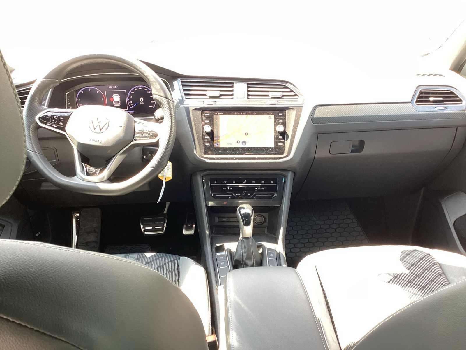 Volkswagen Tiguan 2.0TDI R-Line 4M DSG - Samsaru's Car Outlet