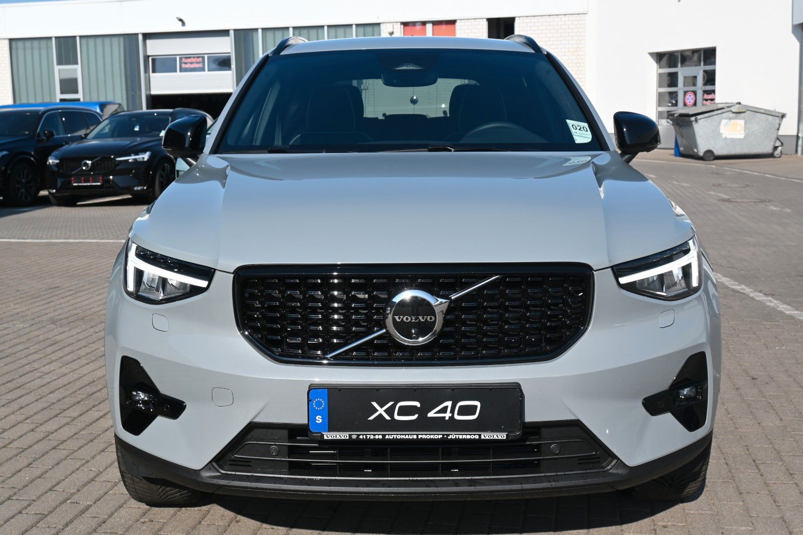 Volvo XC40 B4 DKG Plus Dark*FSHZG*360°*ACC*AHK