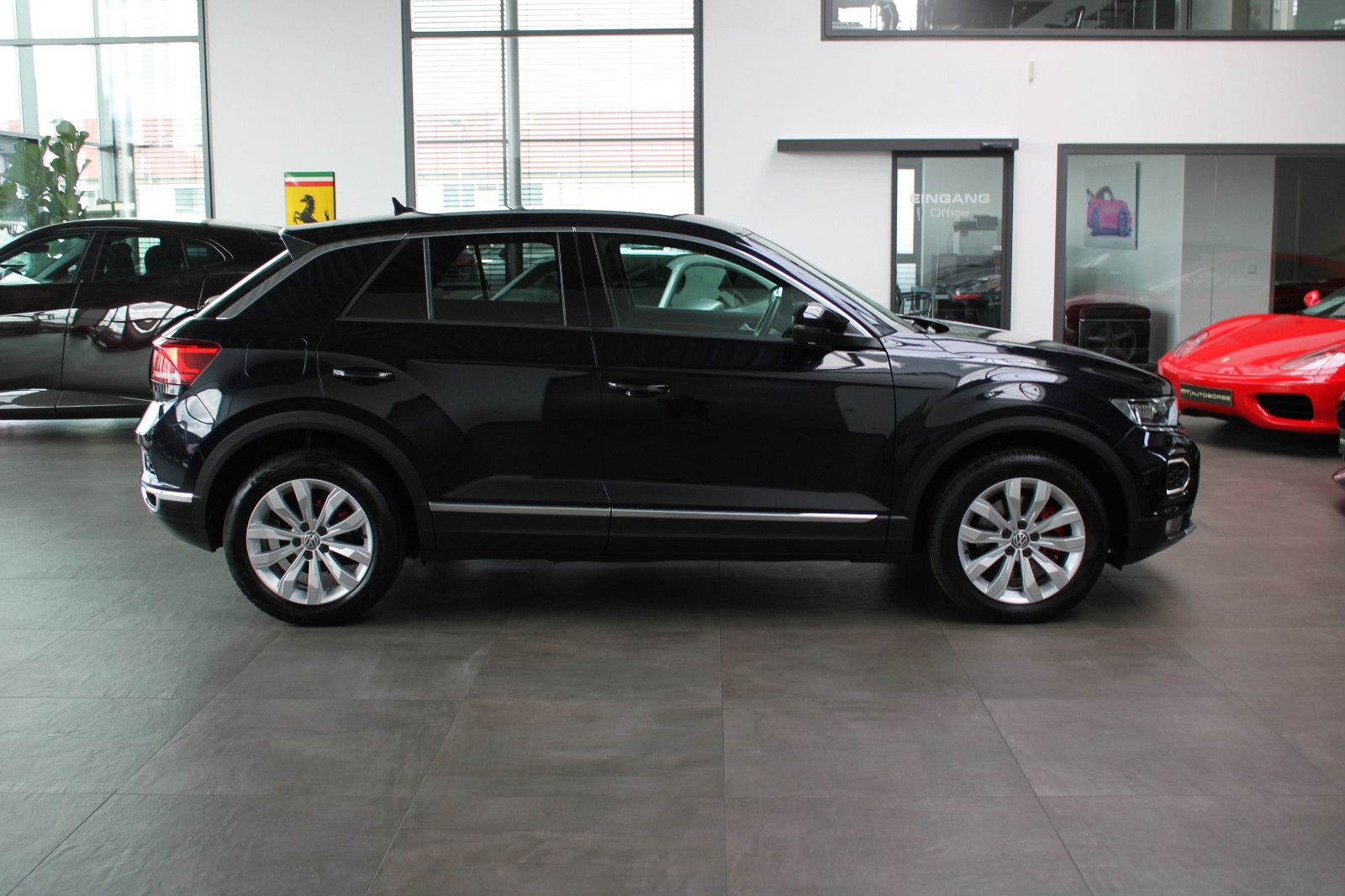 Volkswagen T-ROC 1.5 TSI ACT * SPORT * - Samsaru's Car Outlet