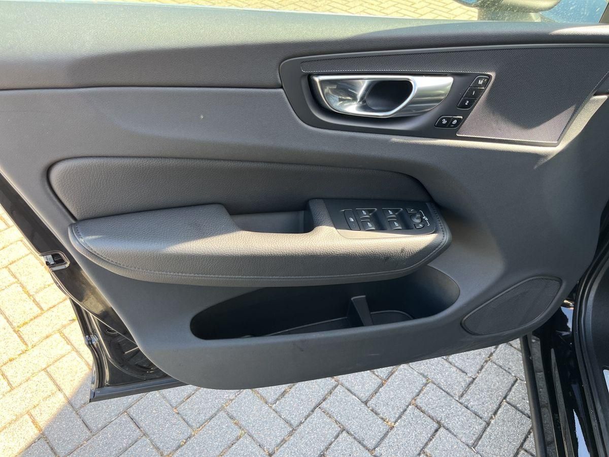 Volvo XC60 2.0 Diesel Momentum Pro AWD - Samsaru's Car Outlet