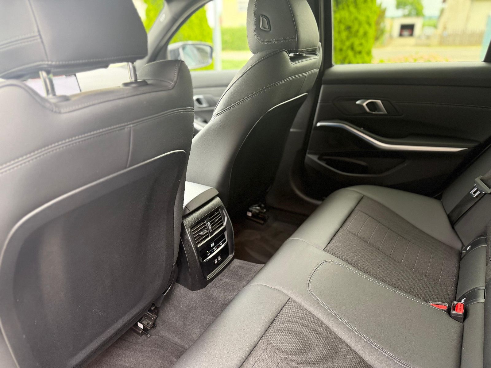 BMW 320d Touring - Samsaru's Car Outlet