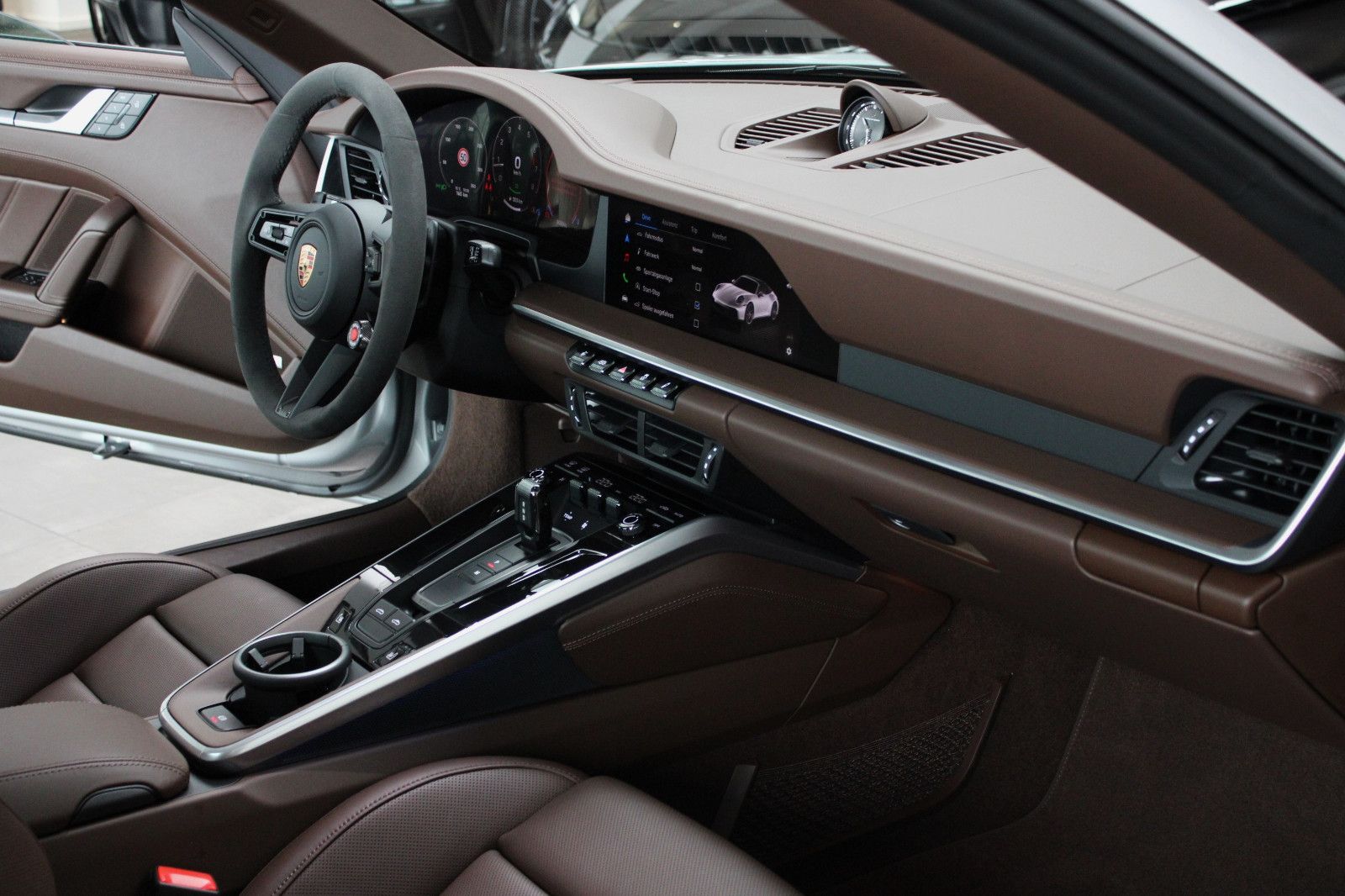 Porsche 911 TARGA 4 GTS T-HYBRID GT-SILBER/TRÜFFEL LEDER