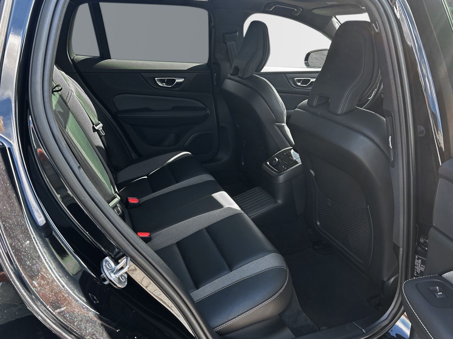 Volvo V60 Recharge T6 AWD Plus Dark 19'' Allwetter AHK