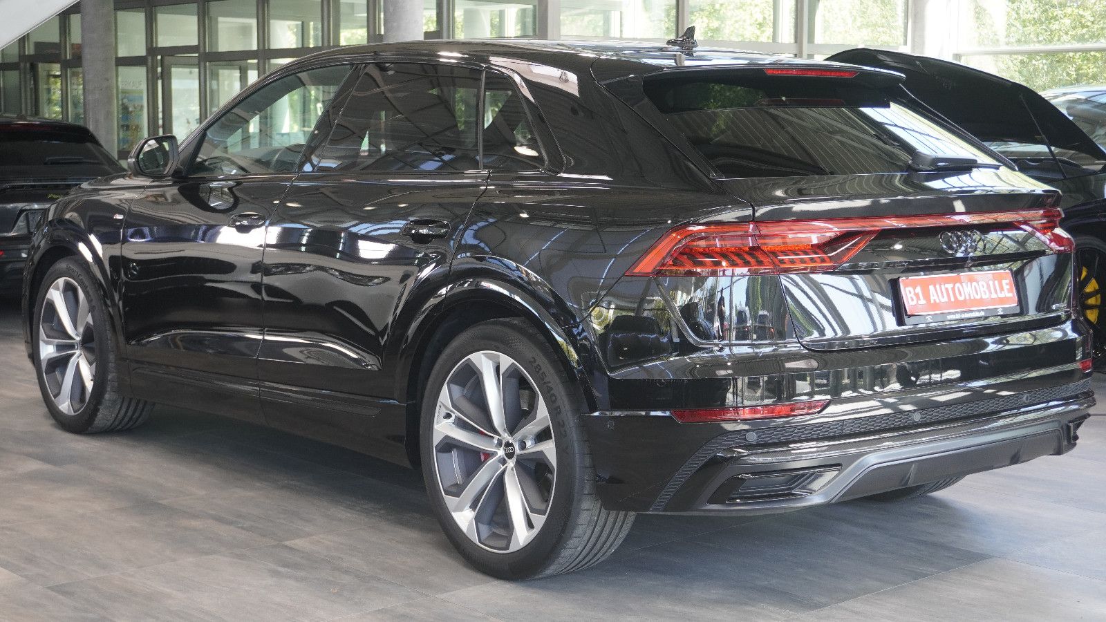 Audi Q8 50 TDI S-LINE*COMPETITION-PLUS*LUFT*CARBON*22