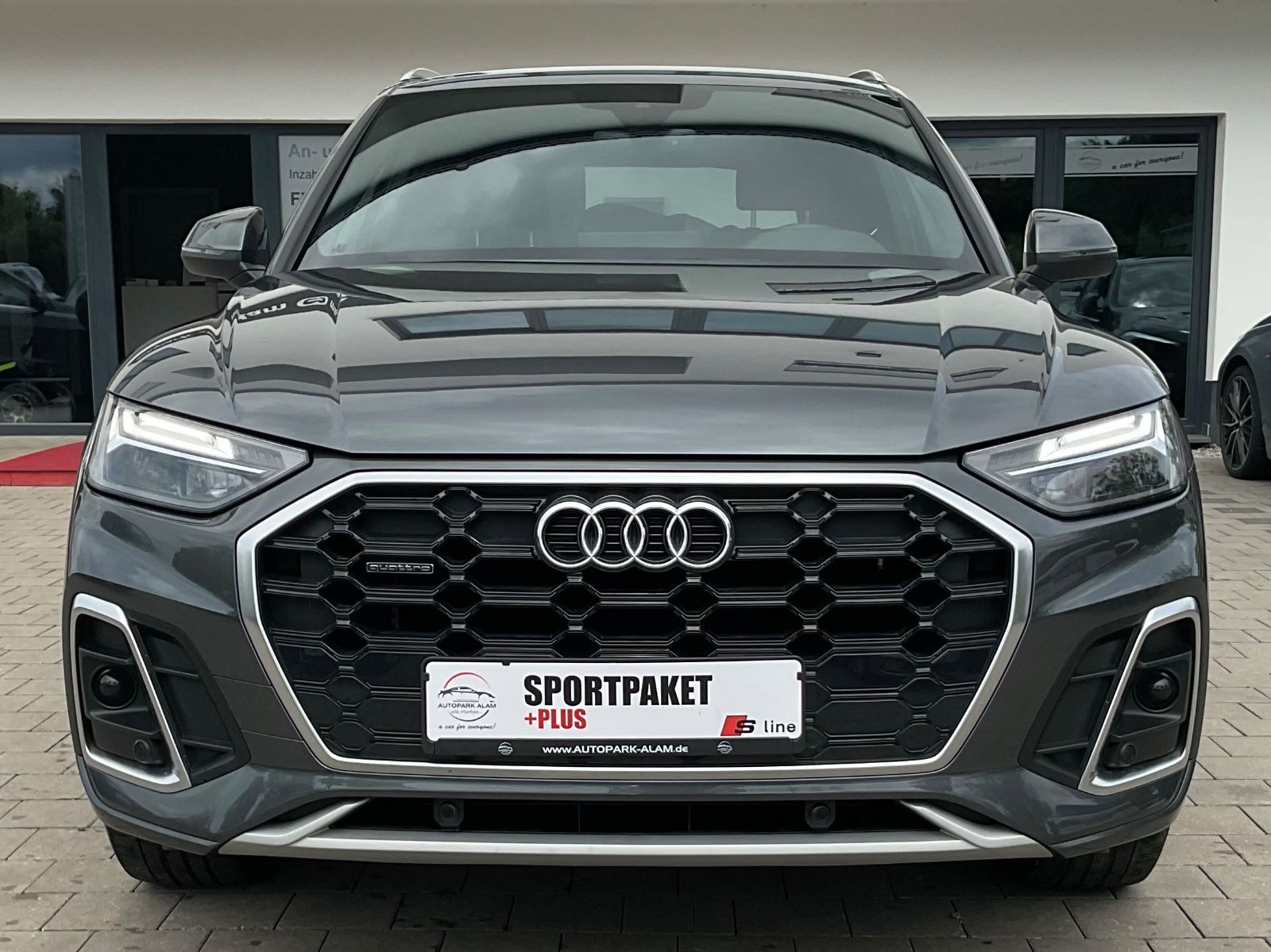 Audi Q5 40 TDI quattro S line - Samsaru's Car Outlet