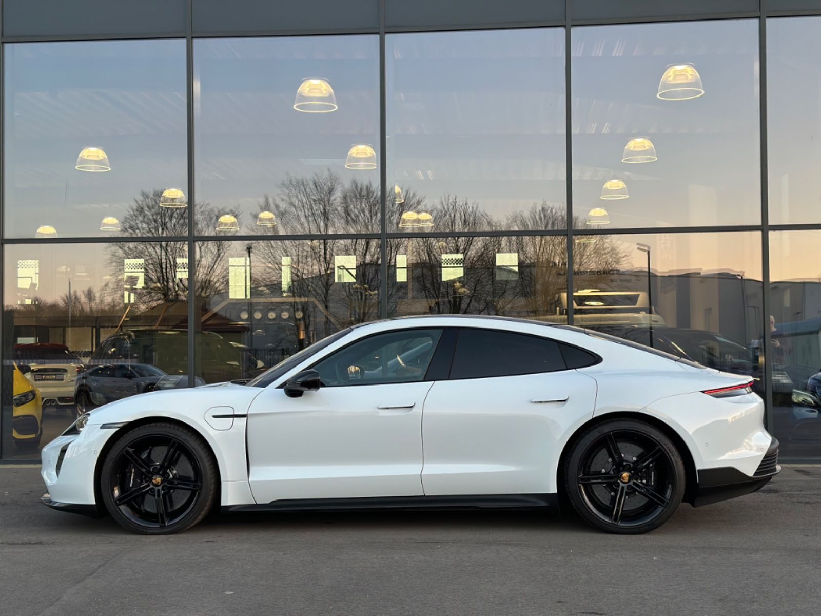 Porsche Taycan Turbo S SportDesign Paket CARBON/NEUWERTI