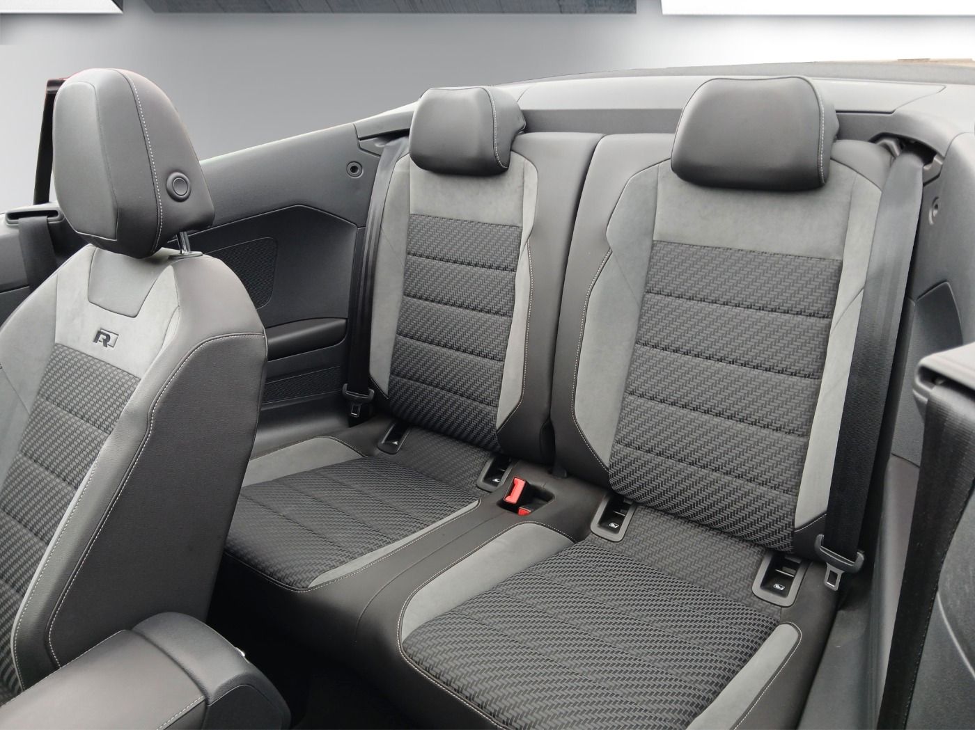 Volkswagen T-Roc 1.5 TSI - Samsaru's Car Outlet