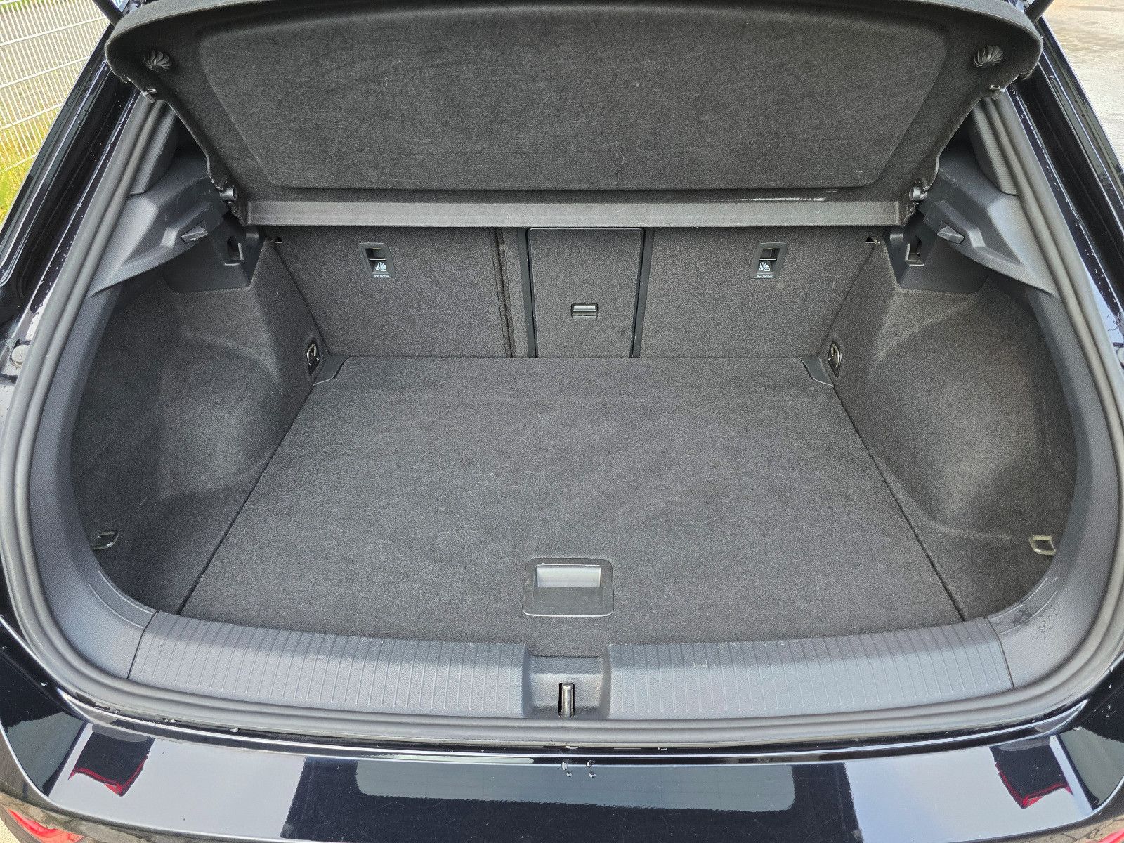 Volkswagen T-Roc 1.5 TSI Style Black - Samsaru's Car Outlet