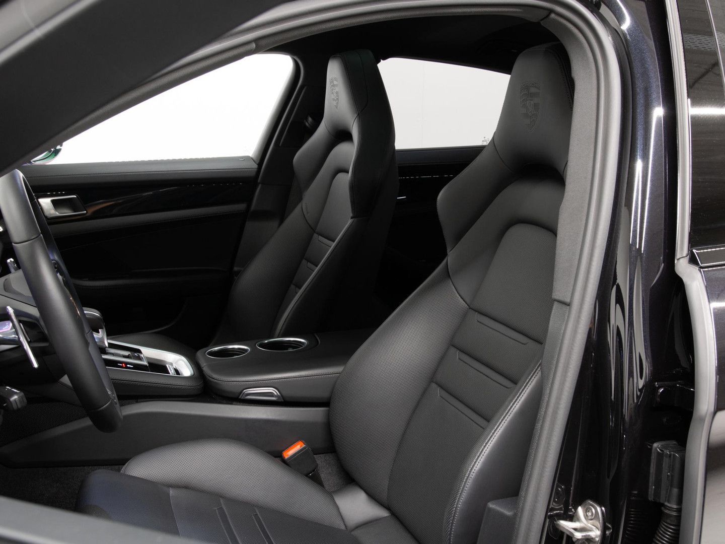 Porsche Panamera 4 E-Hybrid Platinum Edition