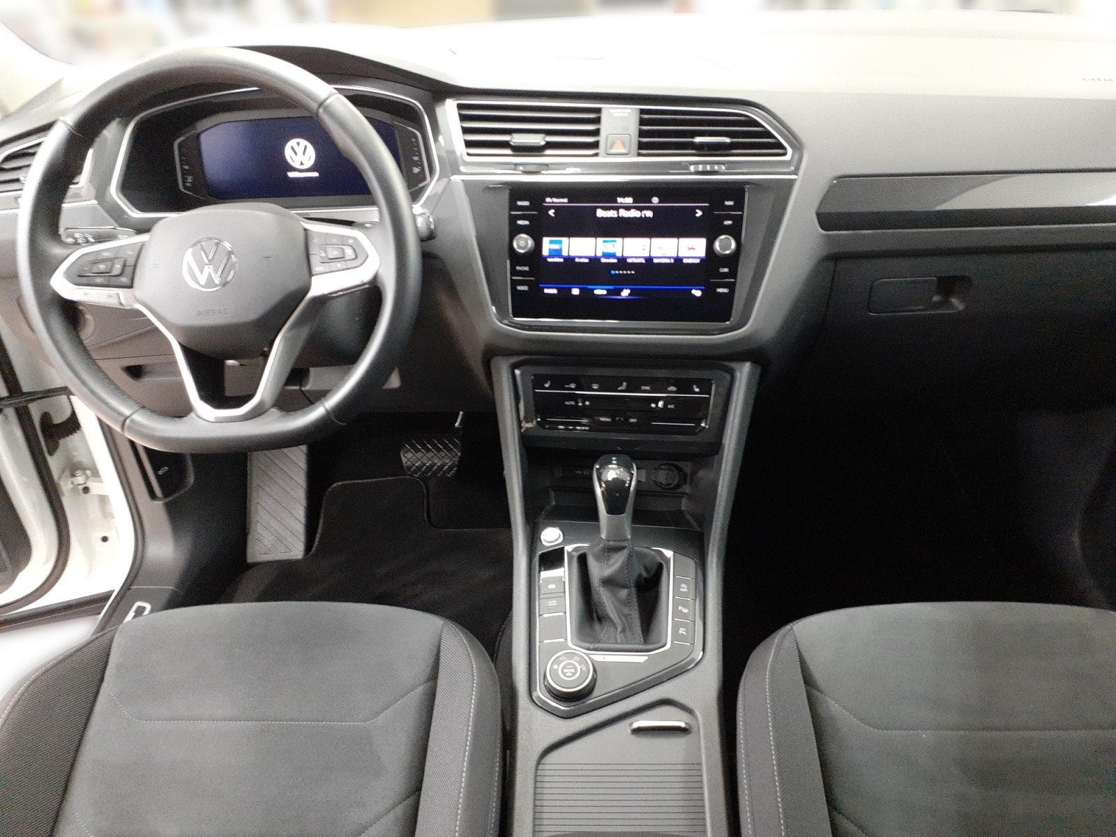 Volkswagen Tiguan 2.0 TDI 4Motion Elegance - Samsaru's Car Outlet