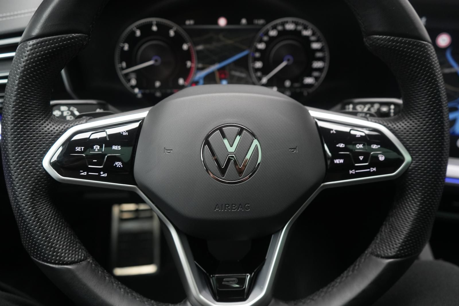 Volkswagen Touareg R-Line 3.0 TSI 22"/Matrix/STHZ/Pano/Luft